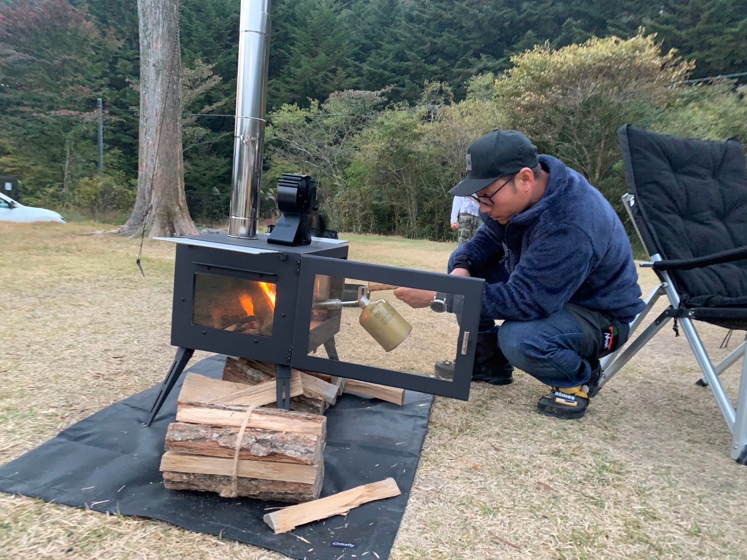 実際にキャンプを楽しんでいる社員の写真